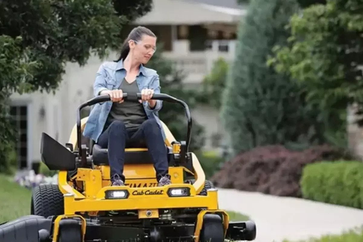 Our Top Picks of the Best American-Made Lawnmowers